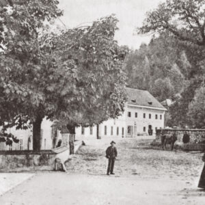 Arnoldstein_Marktplatz_um_1903_mit_Grum_und_Moschet
